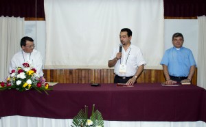 Pbro. Osmar Fleitas (centro), Asesor de Liturgia del Arzobispado