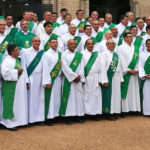 Obispo Pedro Collar saluda a los diáconos por su día